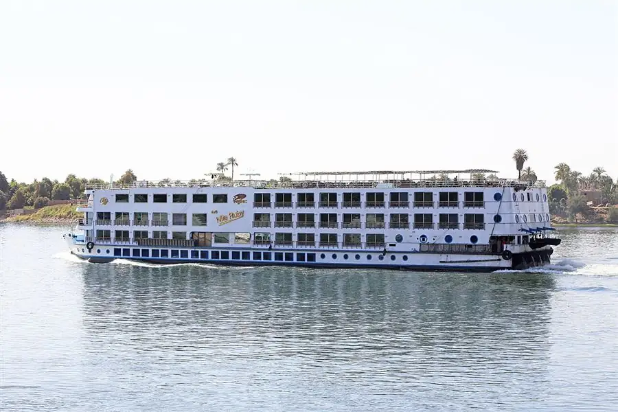 Crucero por el río Nilo al atardecer en Egipto